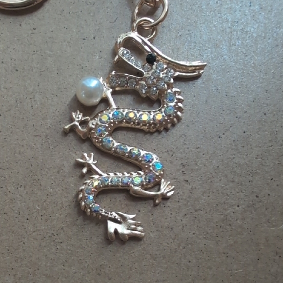 Elegant Gold Dragon Keychain - Picture 3 of 6
